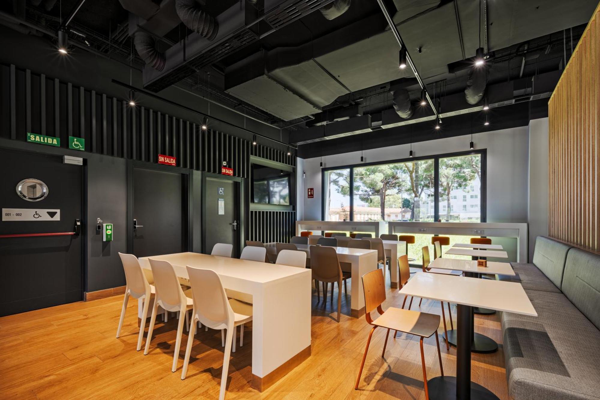 Ibis Budget Madrid Aeropuerto מראה חיצוני תמונה